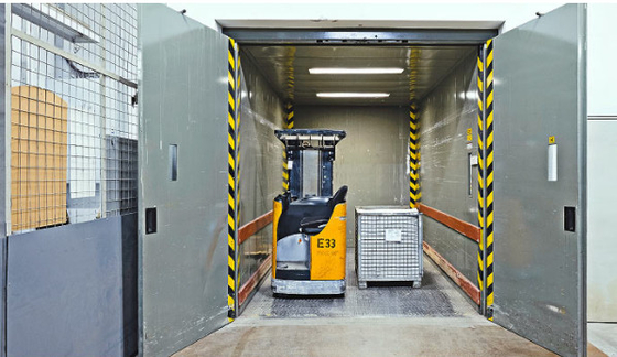 Winda towarowa 1500 mm magazynowa 0,5 m / s Stal nierdzewna 304