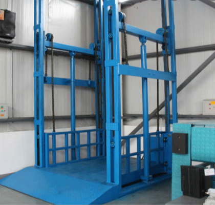 2000 kg Komercyjne windy towarowe 5m Mała winda towarowa Pojedyncza szyna